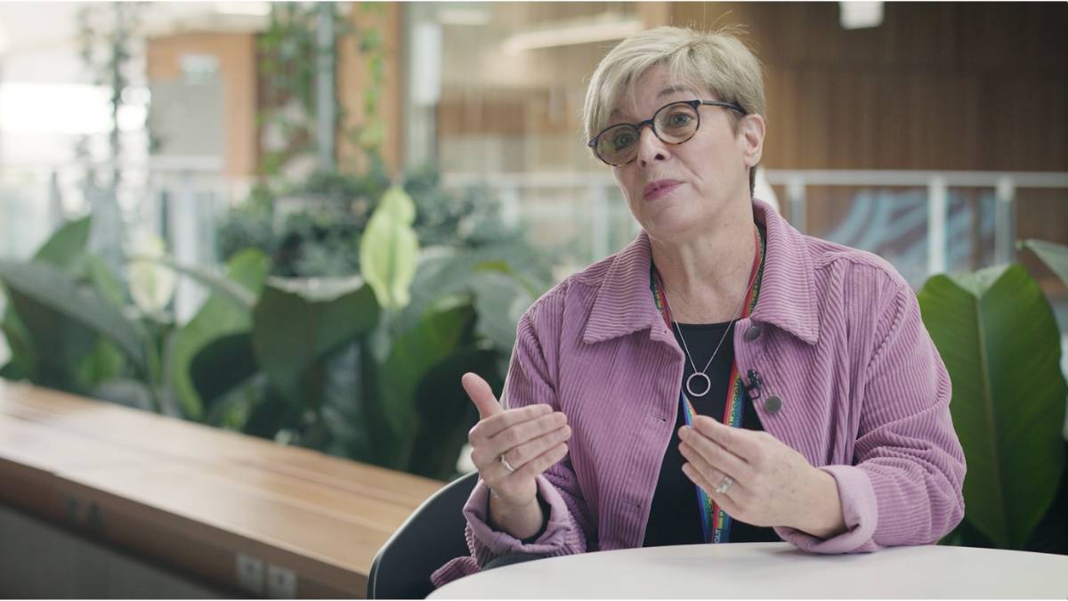 Techniques-for-video-pacing Woman in a video interview